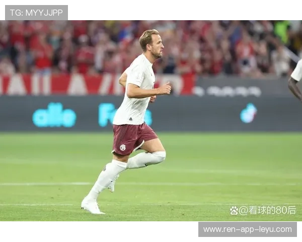 拜仁下半场调整站位，场面逐渐回稳